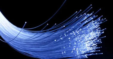 Fibre monomode vs multimode vs FTTH vs FTTO : guide de choix complet