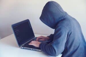 Lire la suite à propos de l’article Types de Cyberattaques : Guide Complet 2025