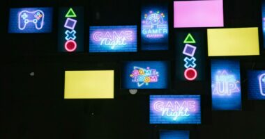 Les Avantages Incontournables des Écrans Publicitaires en Magasin