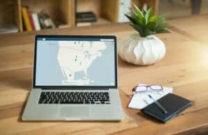 Lire la suite à propos de l’article OpenVPN vs WireGuard vs IKEv2 en 2026 : Quel Protocole VPN Choisir pour votre Entreprise ?