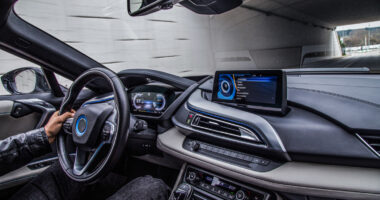 SDV : comment le WiFi managé propulse les garages dans l’ère des Software‑Defined Vehicles