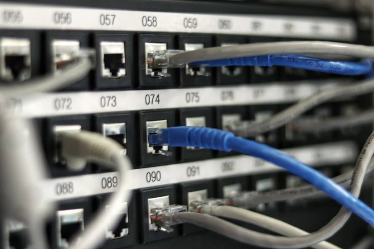 Boîtier fibre optique et CPL WiFi pour étendre connexion haut débit