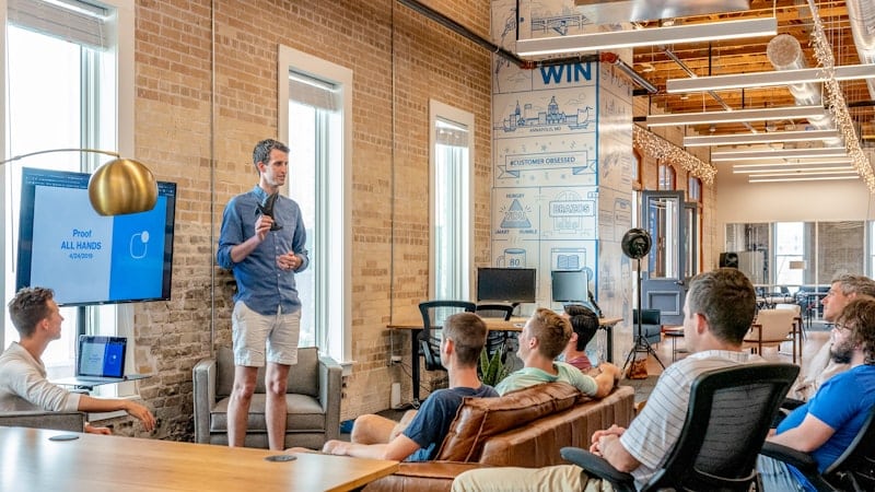 Espace de travail connecté WiFi pour clients en attente